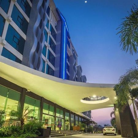 Alvarez Hotel Buriram Dış mekan fotoğraf