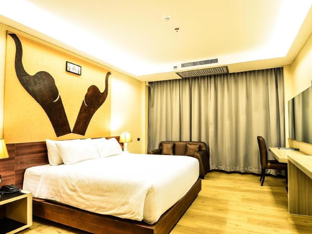 Alvarez Hotel Buriram Dış mekan fotoğraf