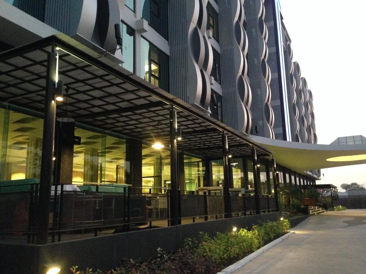 Alvarez Hotel Buriram Dış mekan fotoğraf