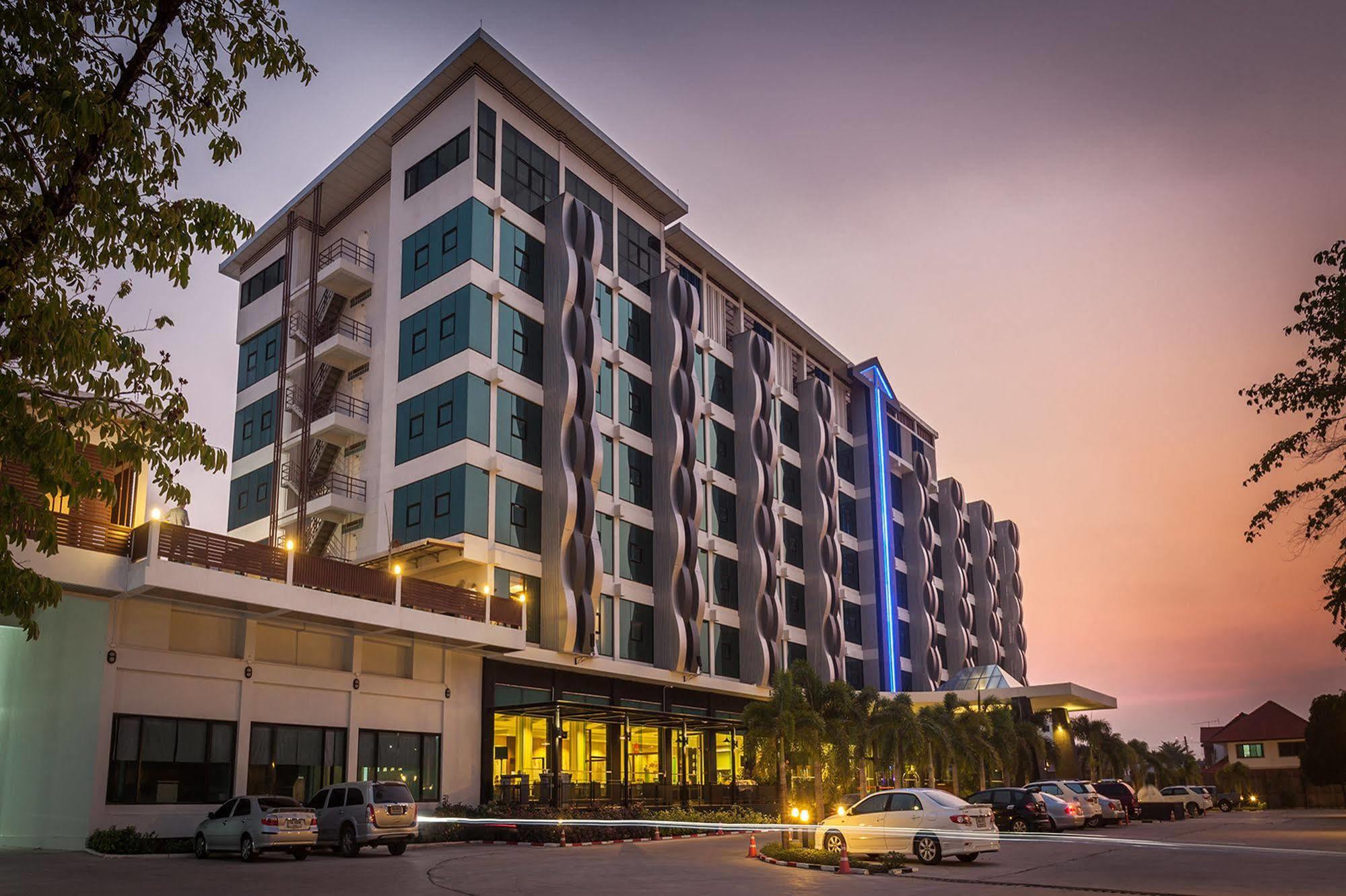 Alvarez Hotel Buriram Dış mekan fotoğraf